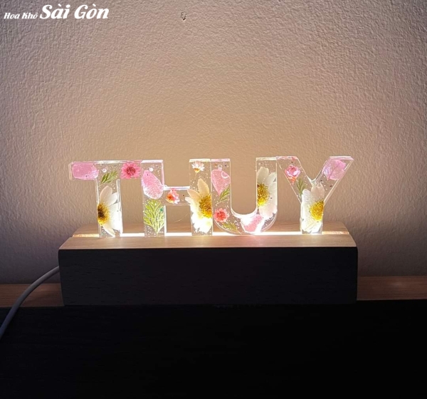 Quà tặng đèn chữ đế gỗ - Mã: 01