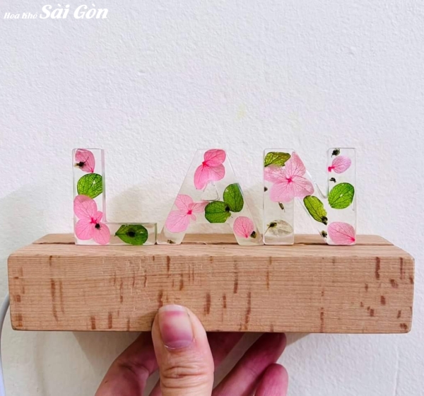 Quà tặng đèn chữ đế gỗ - Mã: 16