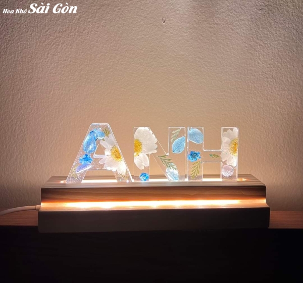 Quà tặng đèn chữ đế gỗ - Mã: 02