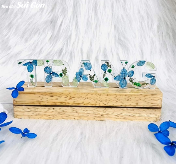 Quà tặng đèn chữ đế gỗ - Mã: 04