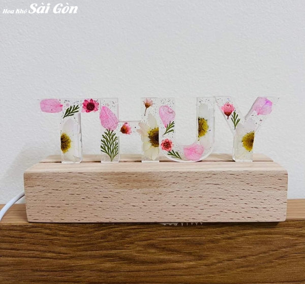 Quà tặng đèn chữ đế gỗ - Mã: 06